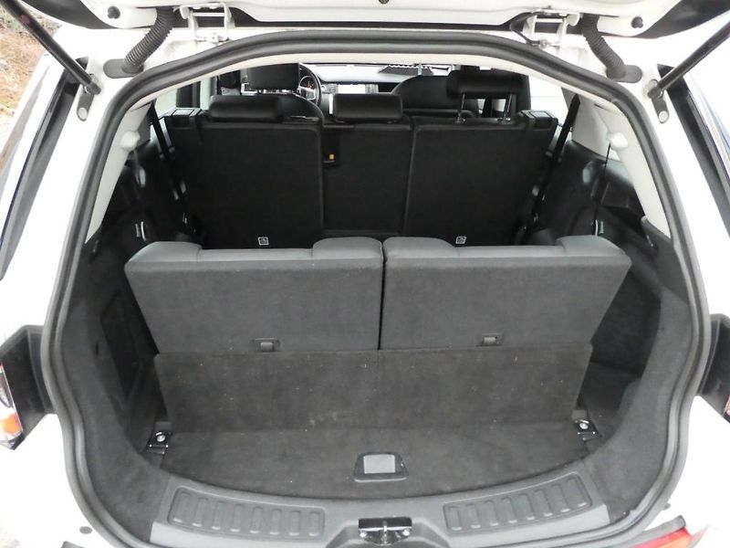 Land Rover Discovery Sport 2,0 D 132kW  7 míst navigace  - fotka 15 z 15