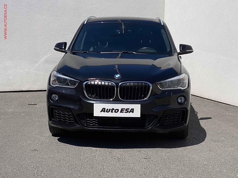 BMW X1 (2018) 2.0 D xDrive 20d, ČR, M - fotka 2 z 24