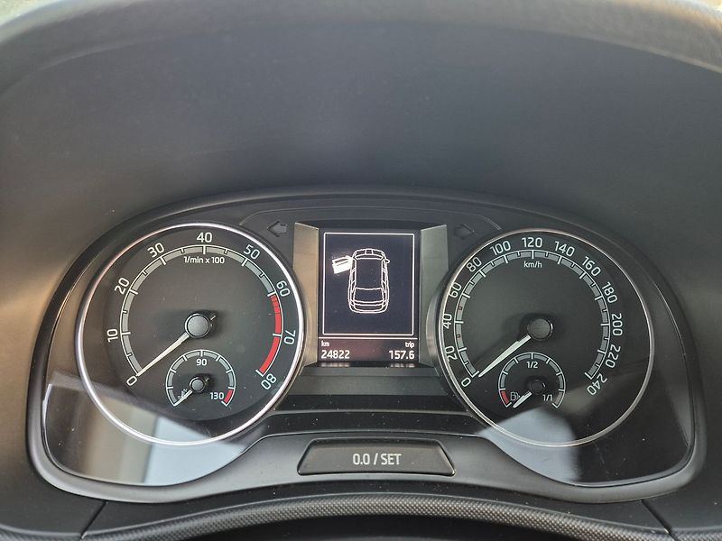 Škoda Fabia Combi 1,0 TSI Ambition TOP, zá - fotka 12 z 19