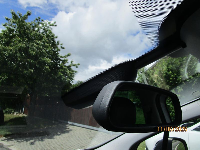 Peugeot 3008 (2015) 1,6 HDi panorama, navi - fotka 27 z 29