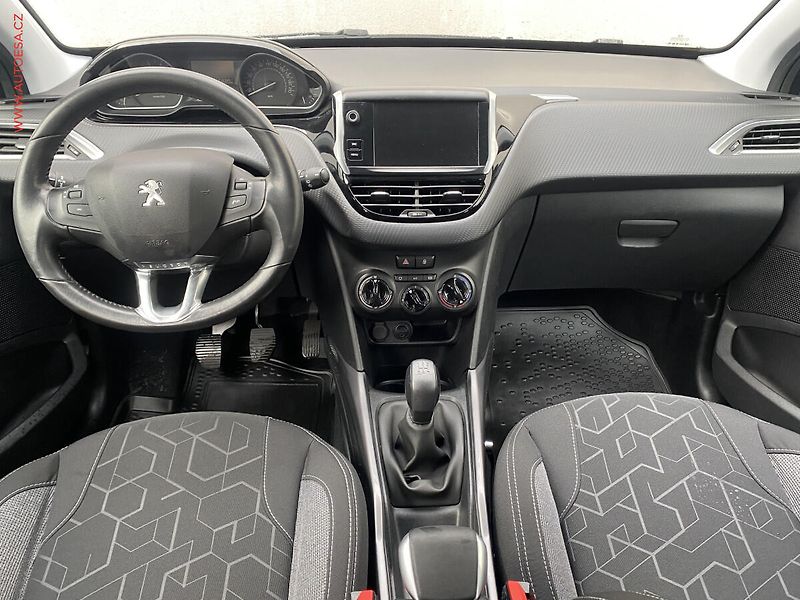 Peugeot 2008 (2018) 1.2 PT, ČR, Active, +kola - fotka 8 z 16