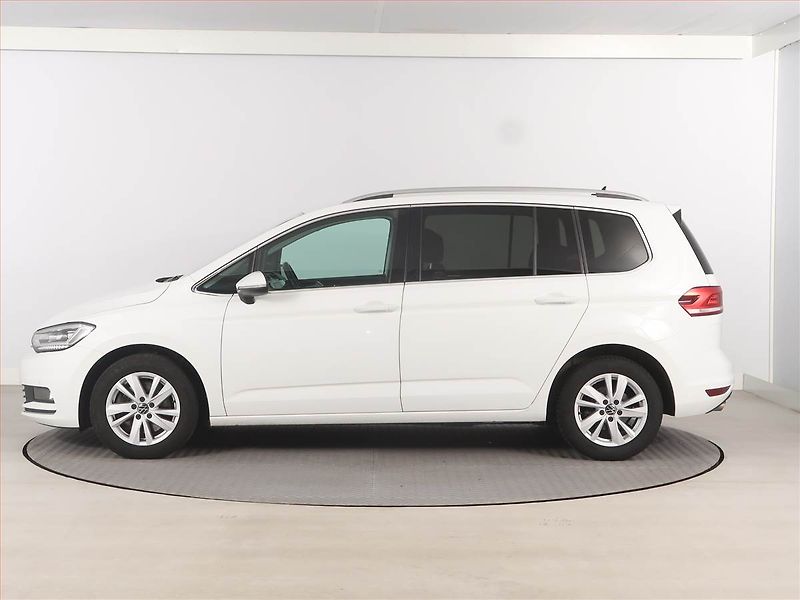 Volkswagen Touran (2023) 2.0 TDI - fotka 3 z 18