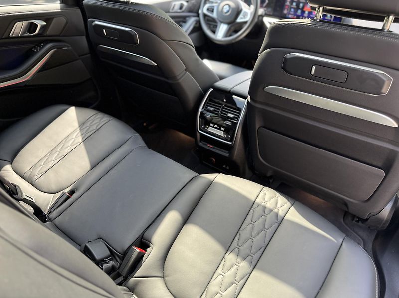 BMW X7 40d xDrive Msport PRO | max  - fotka 28 z 38