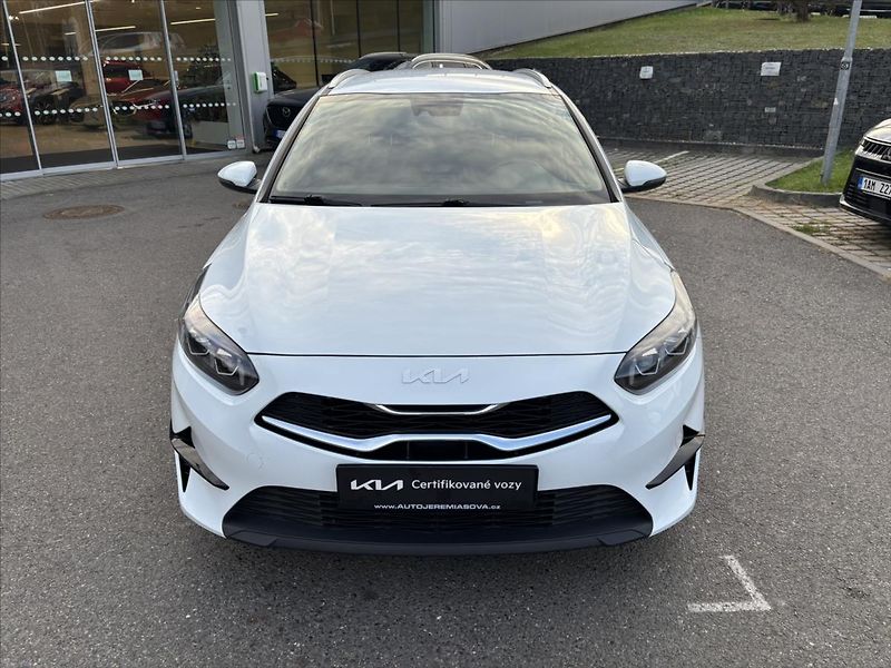 Kia Ceed 1,5 TGDi 118kW TOP ZÁRUKA NAVI - fotka 8 z 39