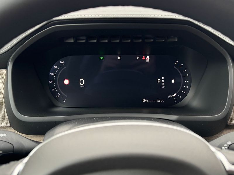 Volvo XC90 (2026) PLUS B5, VZDUCH, 360° - fotka 17 z 22