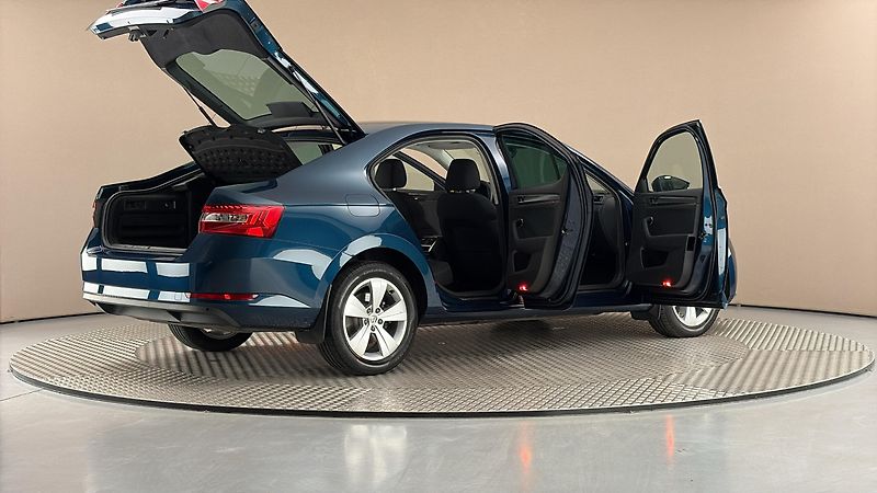 Škoda Superb 2.0 TDI DSG Style - fotka 6 z 28