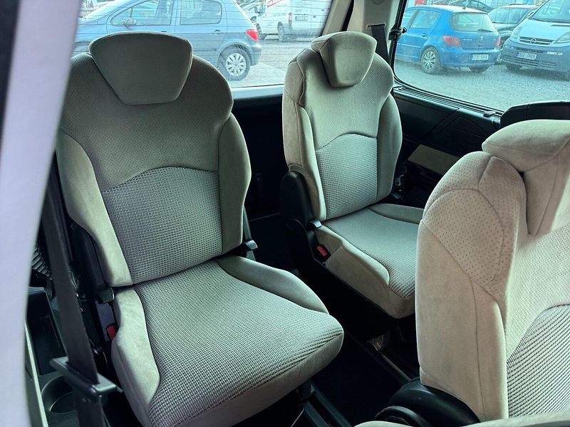 Peugeot 807 (2007) 2.0 HDi 7 míst,Navigace - fotka 14 z 31