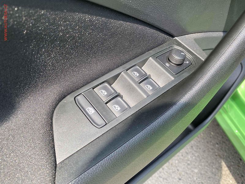Škoda Kamiq (2020) 1.0 TSi, Style, DSG, LED - fotka 13 z 20