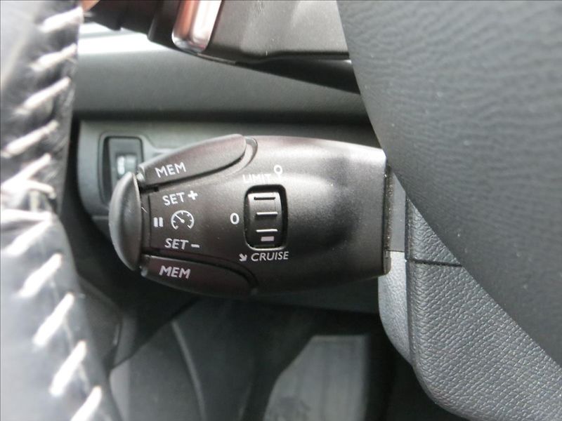Peugeot 308 1,2 PureTech AUT8 S&S SW ČR - fotka 17 z 23