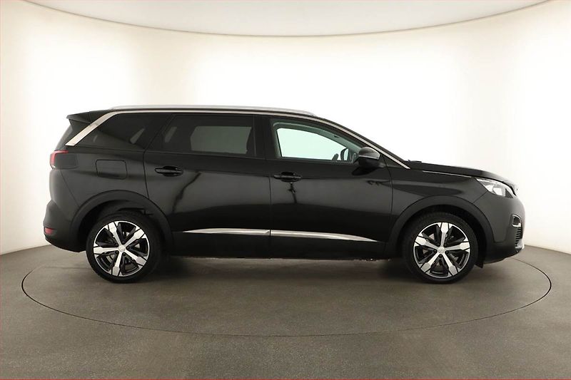 Peugeot 5008 (2020) 1.5 BlueHDi, 7 míst, ČR,1.maj - fotka 6 z 15