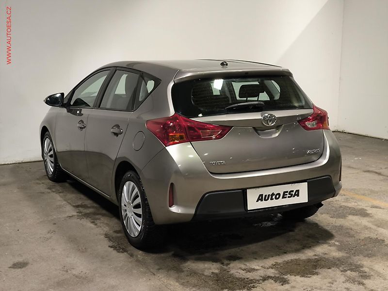 Toyota Auris (2015) 1.3 VVT-i, Cool, +kola - fotka 4 z 17