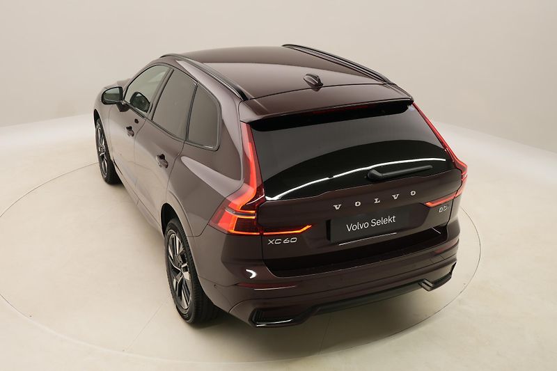 Volvo XC60 B5 AWD PLUS DARK AUT CZ 1.maj. - fotka 18 z 57