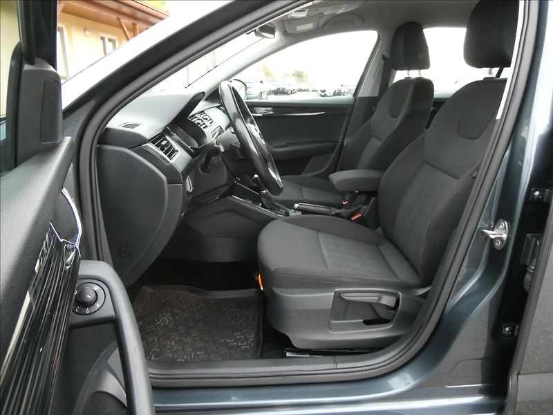 Škoda Octavia 2,0 TDi 110kW DSG STYLE, ČR - fotka 21 z 39