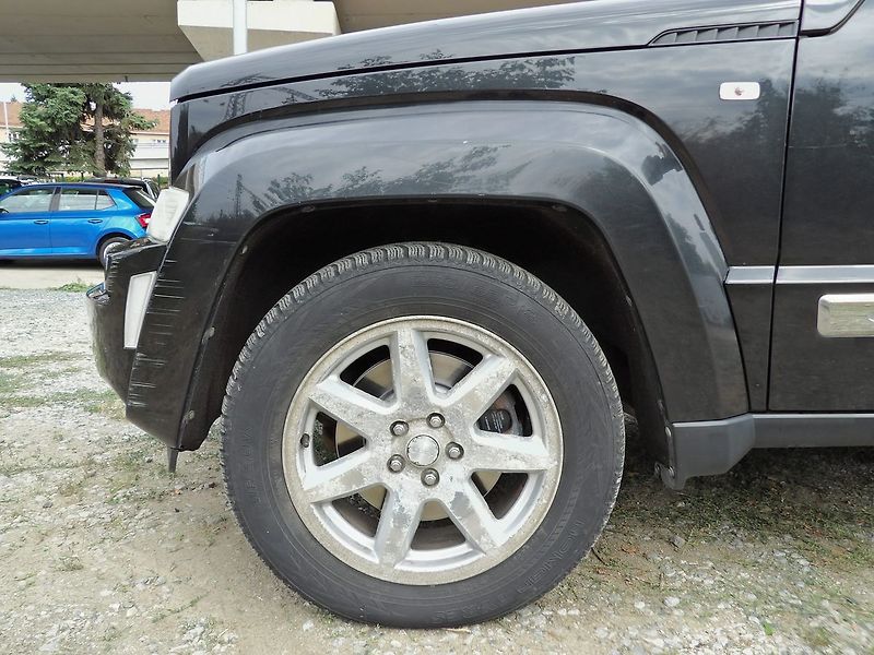 Jeep Cherokee 2.8CRD 130kW Limited Manuál - fotka 20 z 25