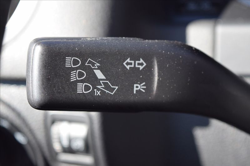 Volkswagen Tiguan 1,4 TSI 90KW BI-XENON PANORAMA - fotka 31 z 44