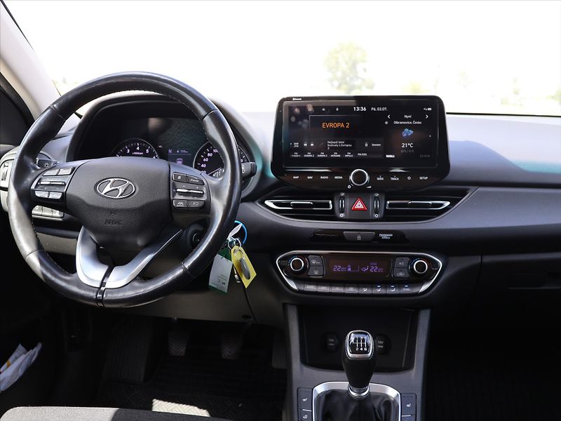 Hyundai i30 1,5 T-GDI 117kW Family Smart - fotka 25 z 33
