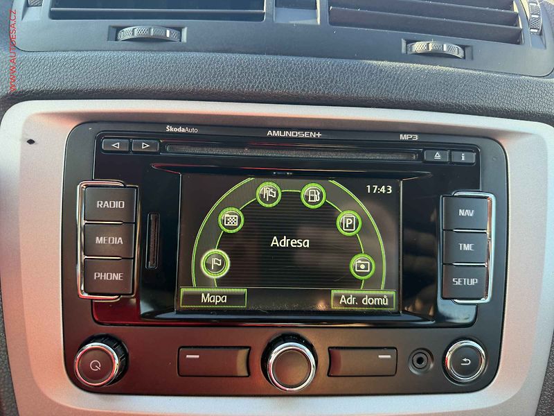 Škoda Octavia (2012) 1.6 TDi, AC, výhřev sed - fotka 17 z 18