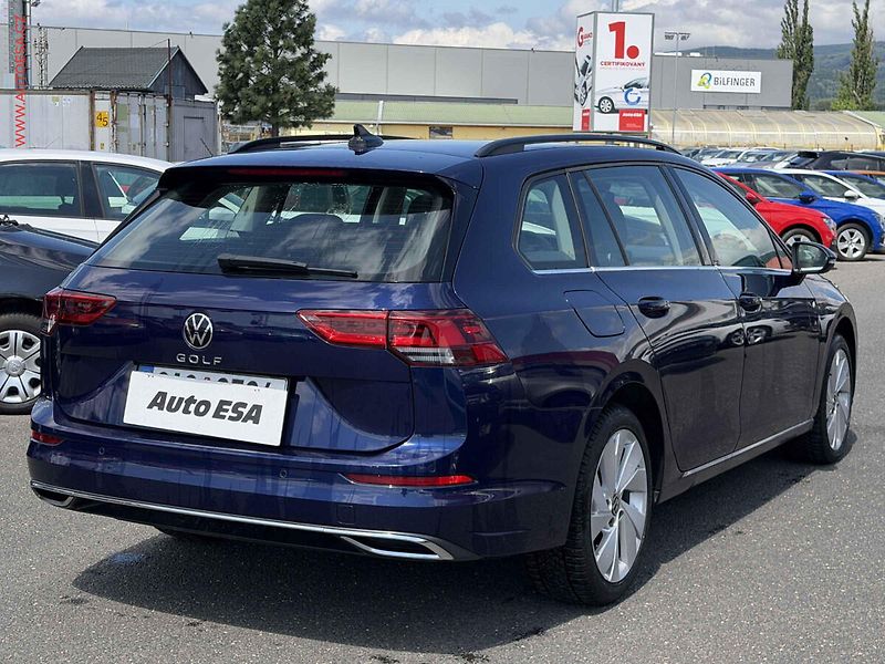Volkswagen Golf (2022) 2.0 TDi, Style, LED - fotka 4 z 17