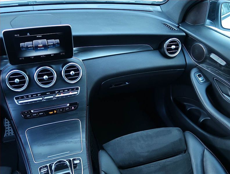 Mercedes-Benz GLC (2018) AMG line 250 d 4MATIC - fotka 8 z 24
