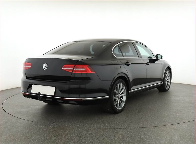 Volkswagen Passat (2016) Highline 2.0 TDI, Serv.kniha - fotka 5 z 21