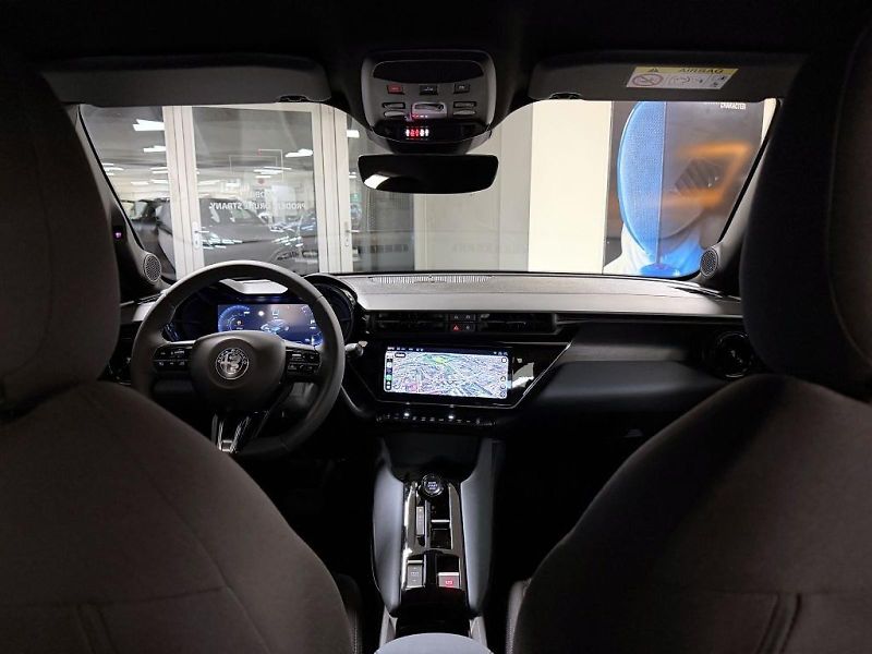 Alfa Romeo Junior (2026) Ibrida 1.2 Turbo Hybrid 145k * - fotka 16 z 16