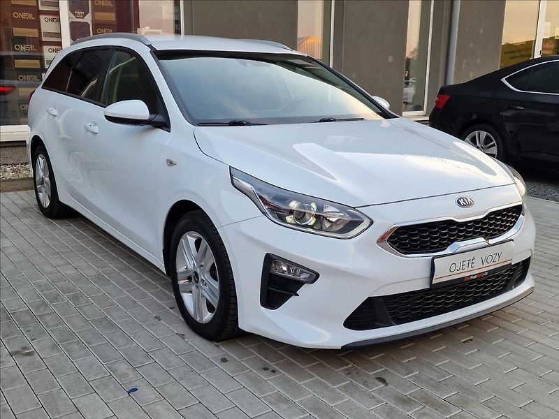 Kia Ceed 1.6CRDi 100kW Fresh SW,1.Maj. - fotka 3 z 47