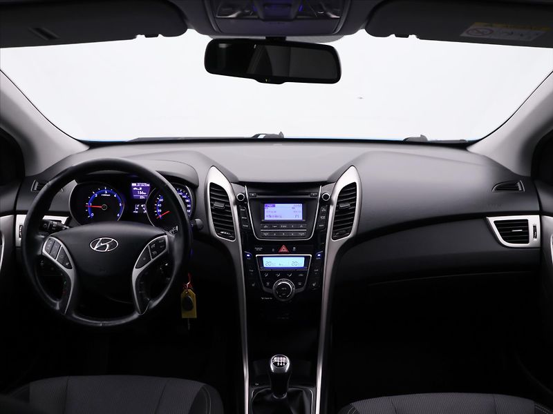 Hyundai i30 1,6 CRDi 81kW CZ Weekend - fotka 30 z 38