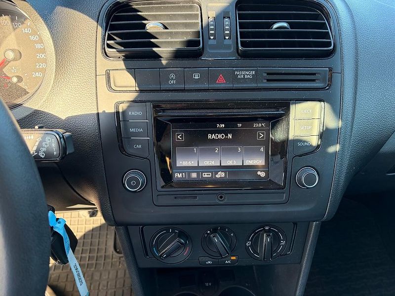 Volkswagen Polo (2017) 1,0 MPi - 1 Majitel - fotka 12 z 12