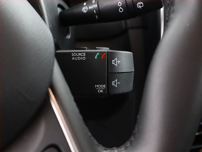 Renault Clio (2019) Limited 0.9 TCe, Serv.kniha - fotka 17 z 18