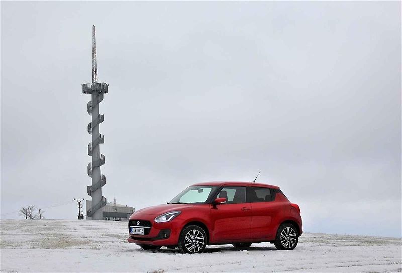 V zimě se tato verze Suzuki Swift cítí úplně skvěle