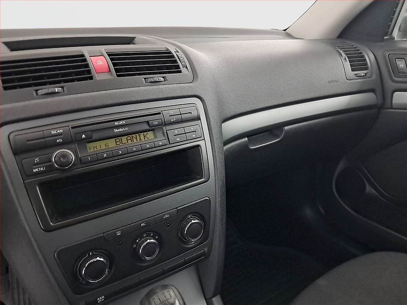Škoda Octavia (2012) 1.6 - fotka 12 z 19