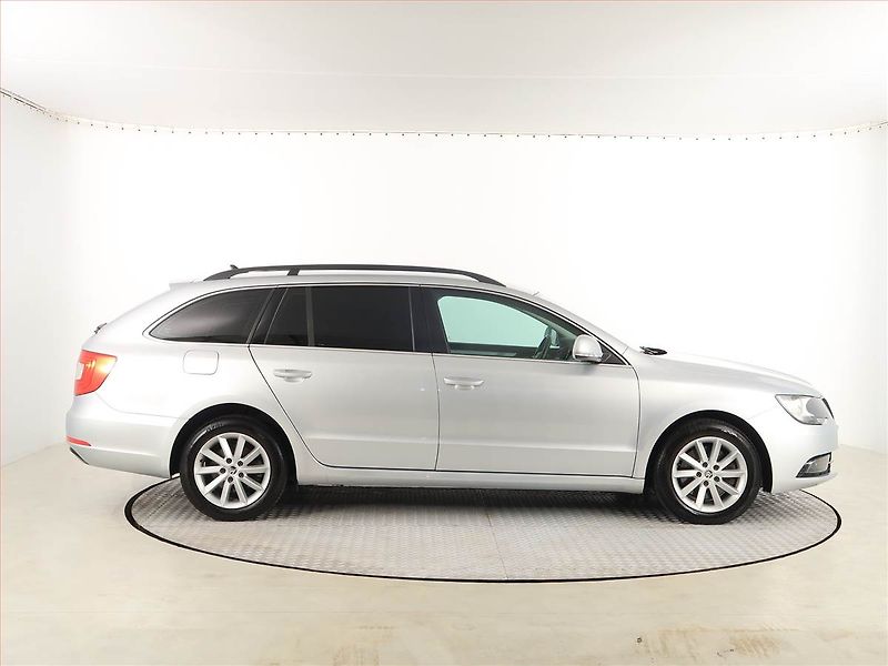 Škoda Superb (2014) Ambition 2.0 TDI, Navi - fotka 6 z 18