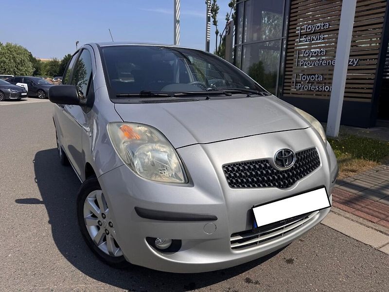 Toyota Yaris 1.3 - fotka 1 z 13
