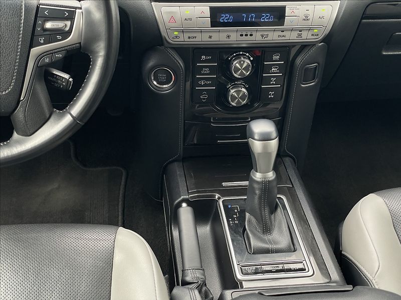 Toyota Land Cruiser 2,8 D4-D AT6 Executive NAVI - fotka 12 z 24