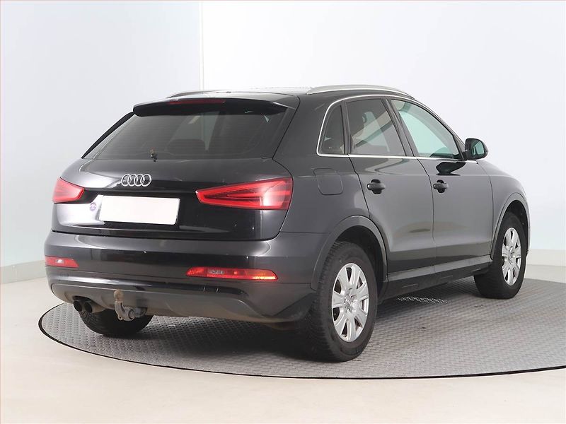Audi Q3 (2012) 2.0 TDI, Xenony, Tempomat - fotka 5 z 17