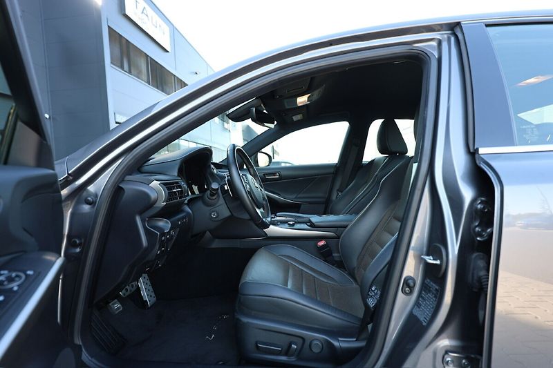 Lexus IS 300h 300H  2,5 HEV F SPORT PLUS - fotka 6 z 26
