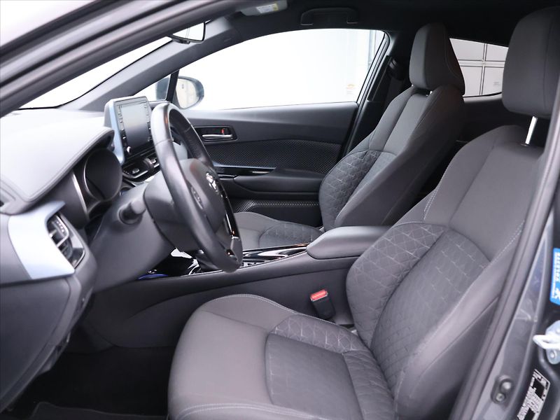Toyota C-HR 2,0 E-CVT 112kW Executive - fotka 8 z 30