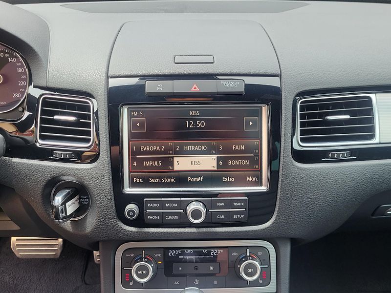 Volkswagen Touareg (2014) 4.2TDi V8 250KW*R-LINE*PANORAM - fotka 22 z 55