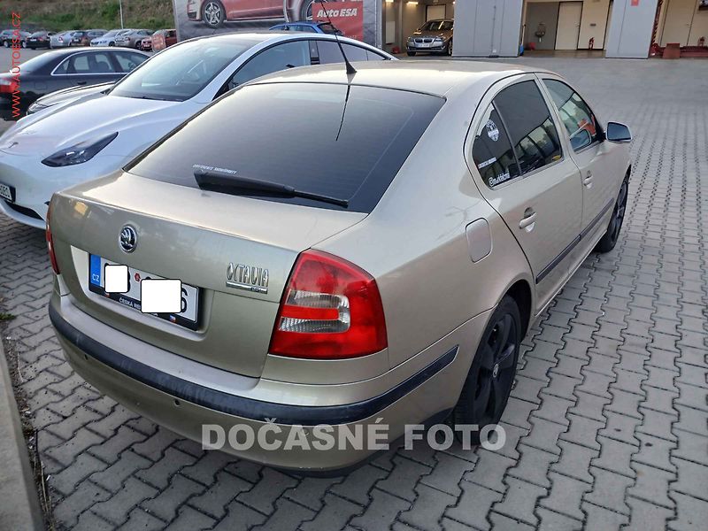 Škoda Octavia (2006) 2.0mpi, AC, STK8/28 - fotka 2 z 3