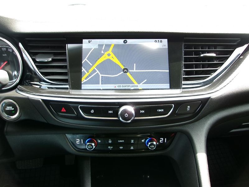 Opel Insignia ST 2.0 Turbo 191kW 4x4 automat - fotka 12 z 43