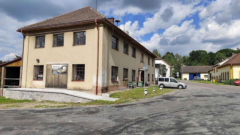 Z ateliéru s vůní benzinu v Bystrém. Jiří Červený.
