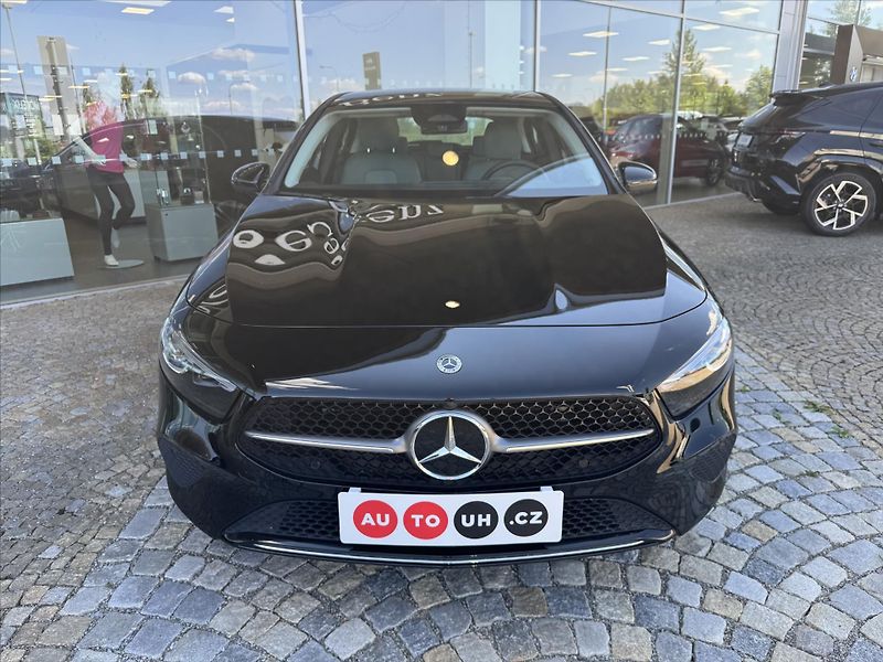 Mercedes-Benz Třídy A 200d Progressive - fotka 2 z 26