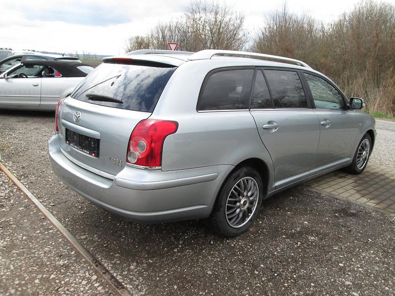 Toyota Avensis (2008) 2,2  130 KW - fotka 9 z 24