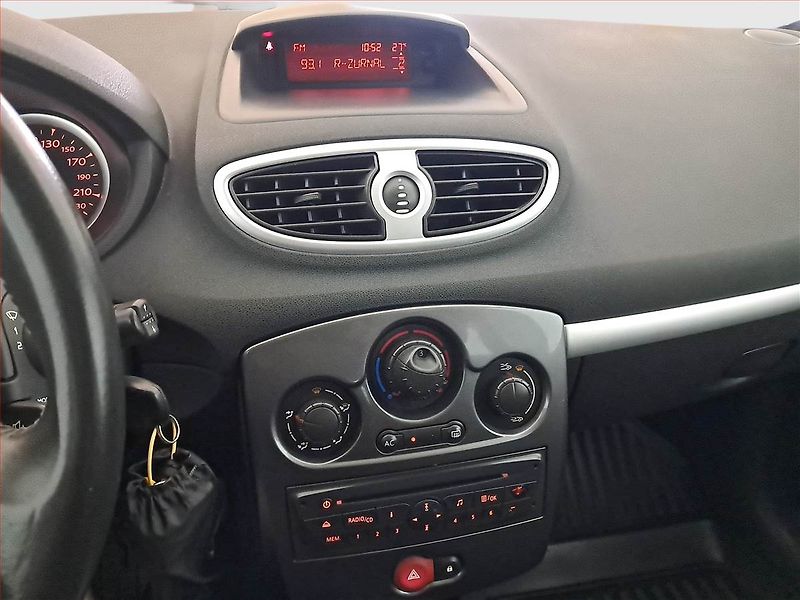 Renault Clio (2012) 1.2 16V , nová STK, rezervace - fotka 12 z 15