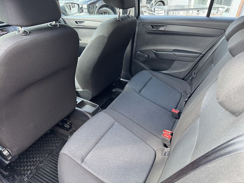 Škoda Fabia (2018) 1.0MPi Klima Výhřev Sedadel BT - fotka 22 z 45