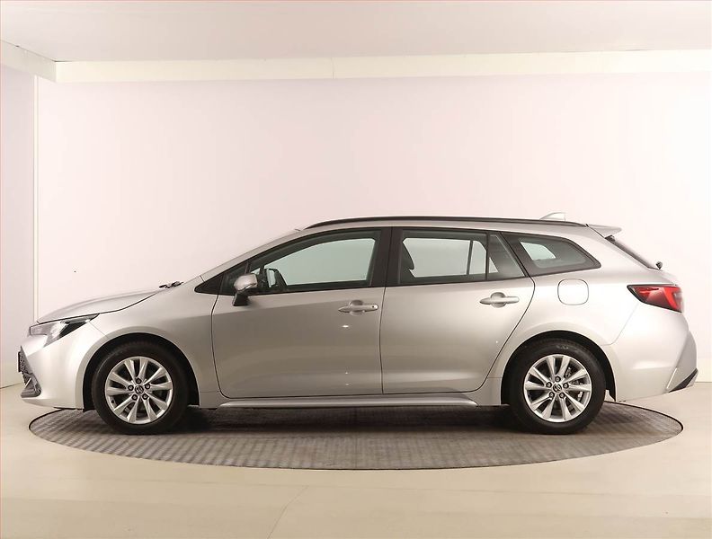 Toyota Corolla (2023) 1.8 Hybrid, digi klima - fotka 3 z 22