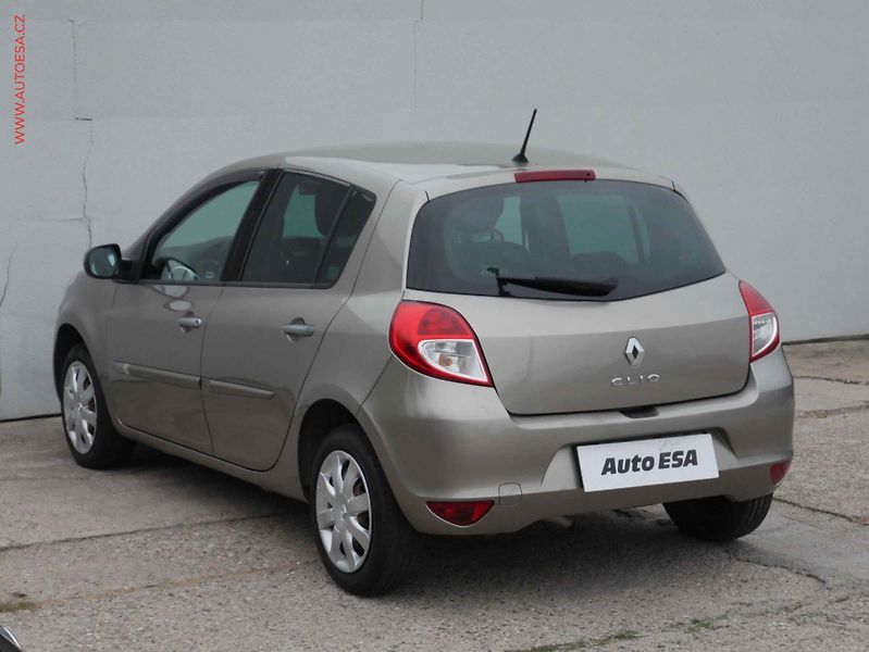 Renault Clio (2012) 1.2 16V, ČR, AC, tempo - fotka 4 z 15