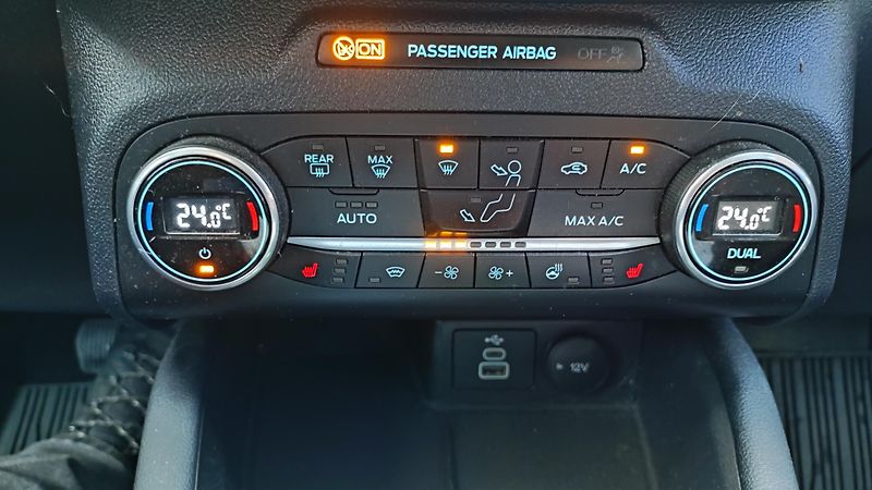 Ford Kuga (2022) 1,5 EBlue 88kWTitanium,Aut.8st - fotka 21 z 32