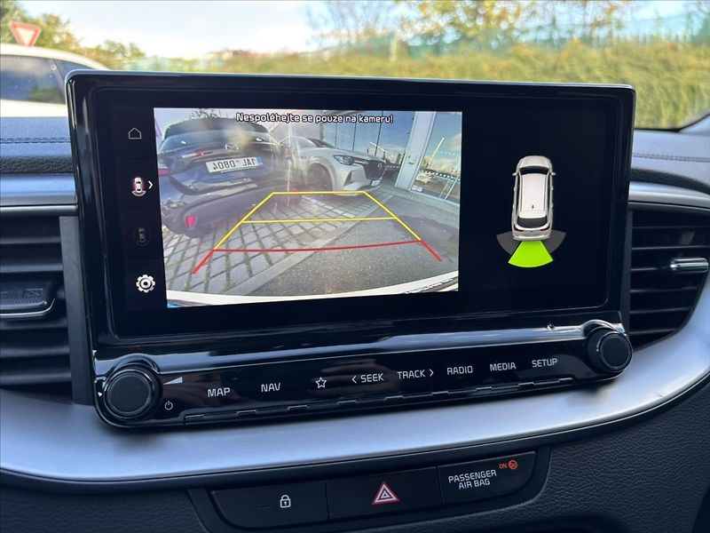 Kia Ceed 1,5 TGDi 118kW TOP ZÁRUKA NAVI - fotka 17 z 40