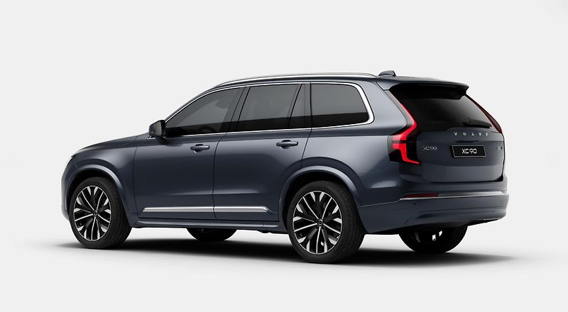 Volvo XC90 (2026)  B5 AWD PLUS DARK - fotka 2 z 13